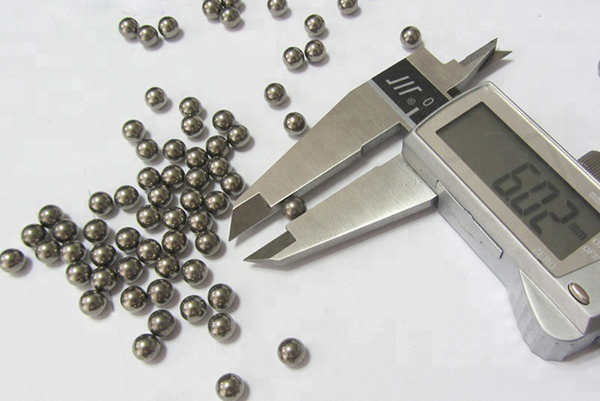 钨合金球，高比重钨合金球（Tungsten alloy counterweight）在钨合金领域中被称为最小的高密度球，其中钨合金球在性能价格生产周期都比较有优势。