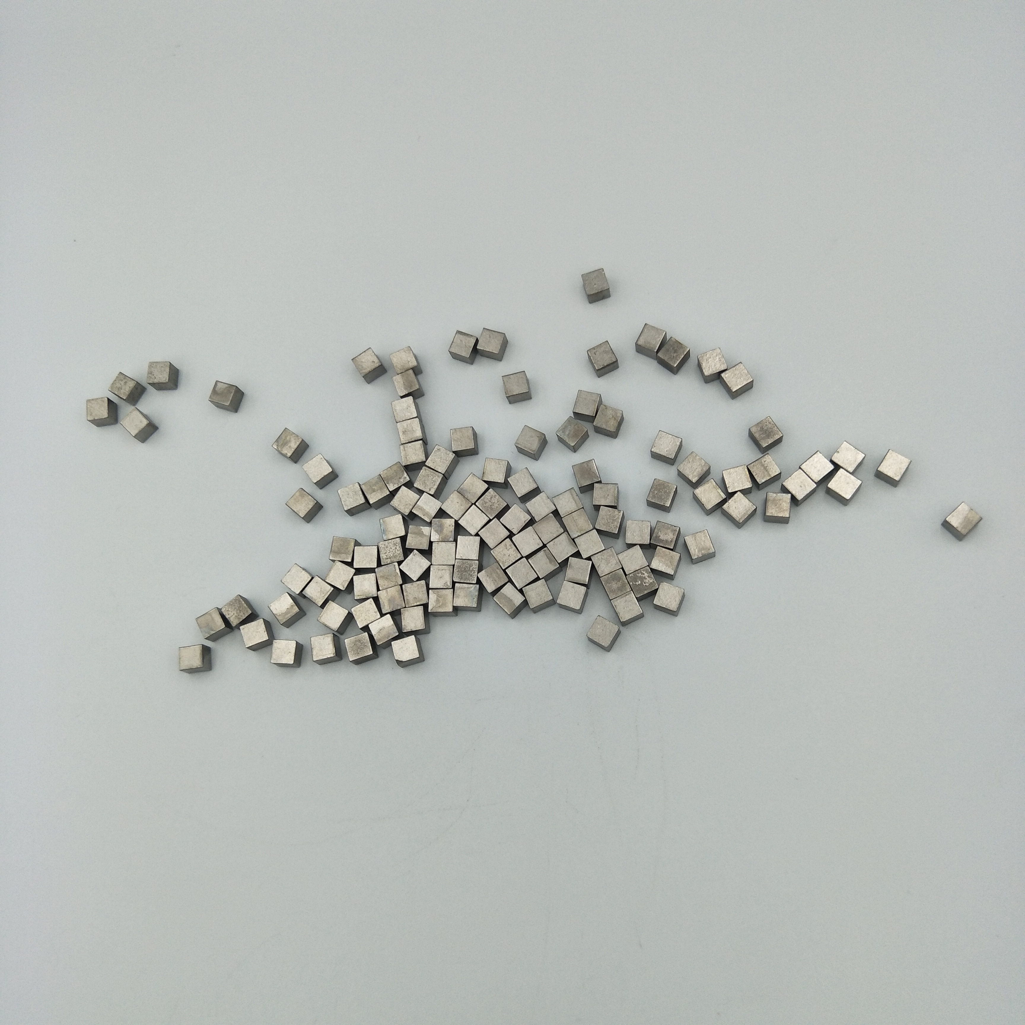 钨合金块，打破是标准点，并且它比你打破offs在它的末端装备以一个或更多。这个系统打破为调整箭头提供高灵活性。