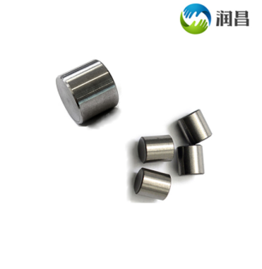 钨合金配重小圆柱，钨合金赛车配重件是增加赛车重量让重心尽可能的贴近地面，使赛车保持较好的平衡感。