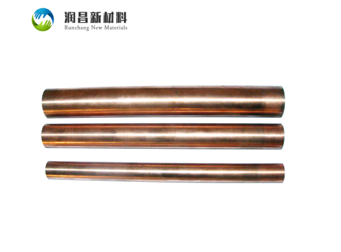 钨铜条，钨铜条的成分是钨和铜。其制作流程首先是将钨粉压制成条状，而后置于高温环境下进行烧结。烧结的过程中要熔渗铜。钨铜条的整个生产过程是在严格控制下进行的，生产出来的钨铜条具有高密度，高硬度，耐高温，耐电弧烧蚀，良好的导电导热性等特性。