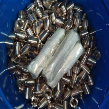 钨铜合金喉嘴，钨铜合金广泛用作高压、超液压开关和断路器的触头、保护环，电热墩粗砧块材料、自动埋弧焊导电咀、等离子切割机喷嘴，还用于电焊机、对焊机的焊头，滚焊轮，也用来制造封气卯电极和电火花电极，点焊、碰焊材料等。