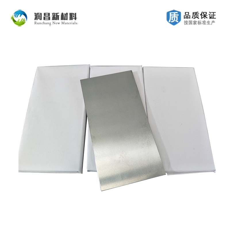 钨合金板钨合金板可以作为配重件应用于各个领域，例如机械锤，飞锤，石油钻井平台配重件，飞镖杆，汽车配重件，防震工具刀架等