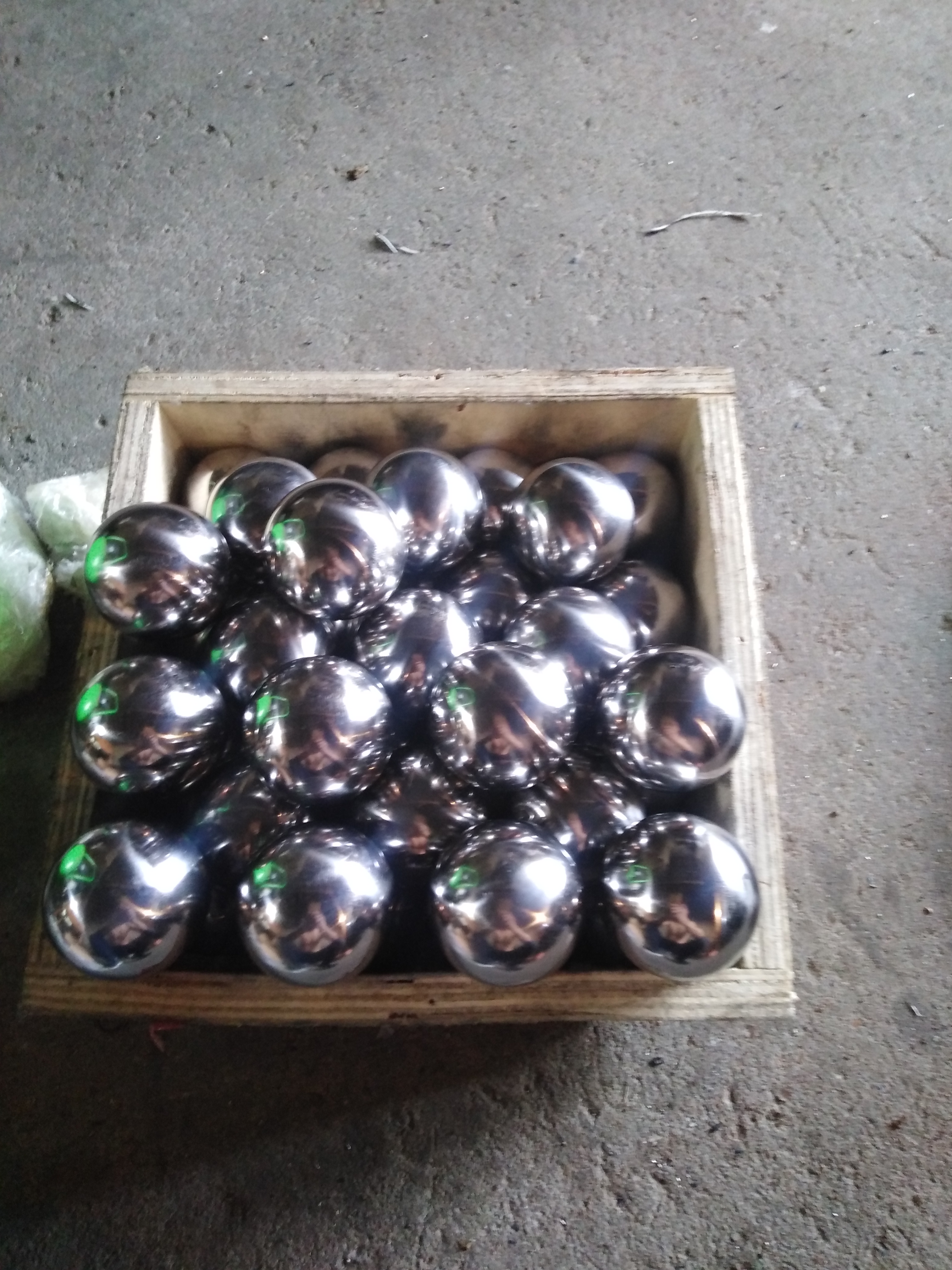 钨合金球应用广泛，因其密度大，体积小，硬度强，无毒环保